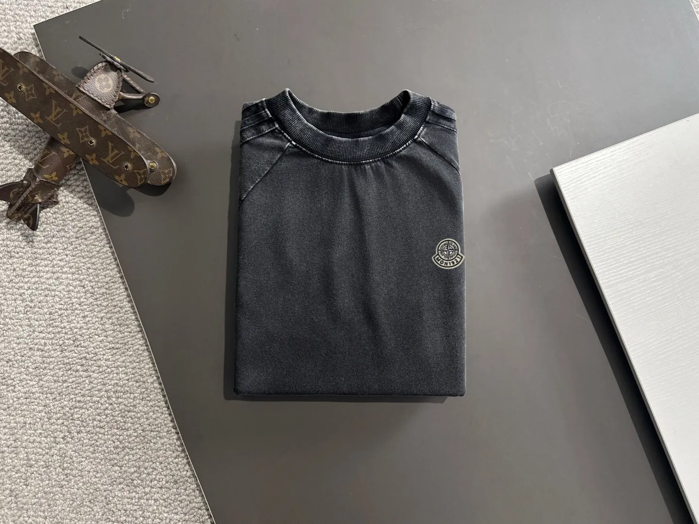 Next day shipping P460 Stone lsland/stone island high quality 2025 spring and summer new casual heavy industry suit exclusively developed by yb! High quality production! Imported custom-made fabrics for foreign orders, with high breathability and comfort, impeccable details, brand element design concept, delicate and soft feel! It presents a casual cut and the upper body shape is great! On sale simultaneously on the official website! From a high-end men's positioning brand, the low-key luxury taste is irresistible! Exquisite workmanship and impeccable quality! The overall style is simple, fashionable and timeless, fully meeting the requirements of stylish and tasteful dressing! Size: S-XXL